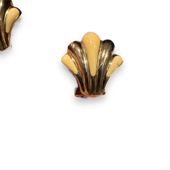 Christian Dior Vintage Enamel Goldtone Palm Shell Clip on Earrings - Picture 3 of 11